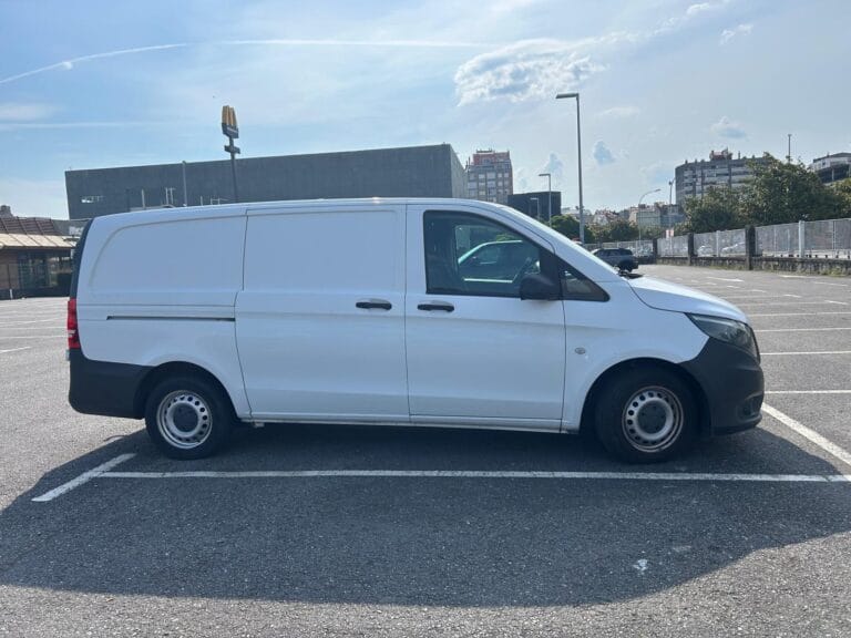 Kitt-WeDrive-Furgoneta-maletas