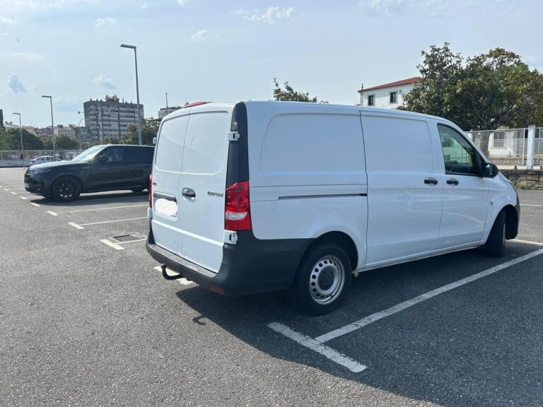 Kitt-WeDrive-Furgoneta-maletas